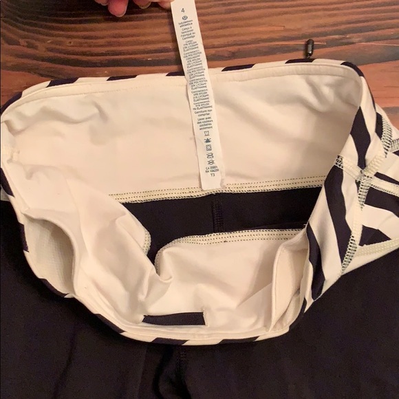 Size 4 Capri lululemon capri breathable leggings - Picture 5 of 7